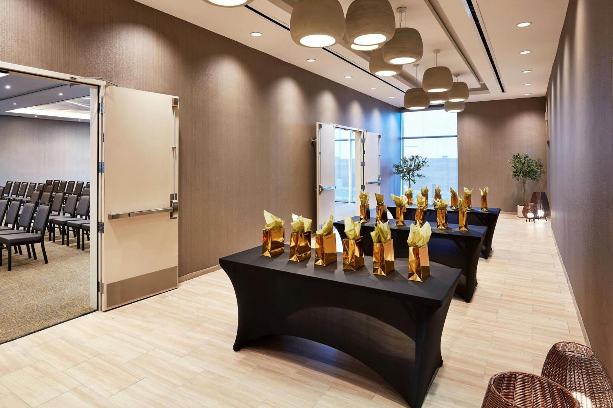 Springhill Suites By Marriott Los Angeles Downey Bagian luar foto